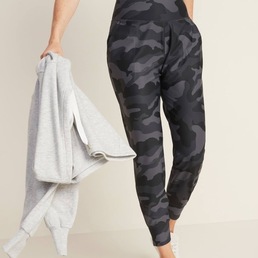 Old Navy Crop High Rise Camo Joggers